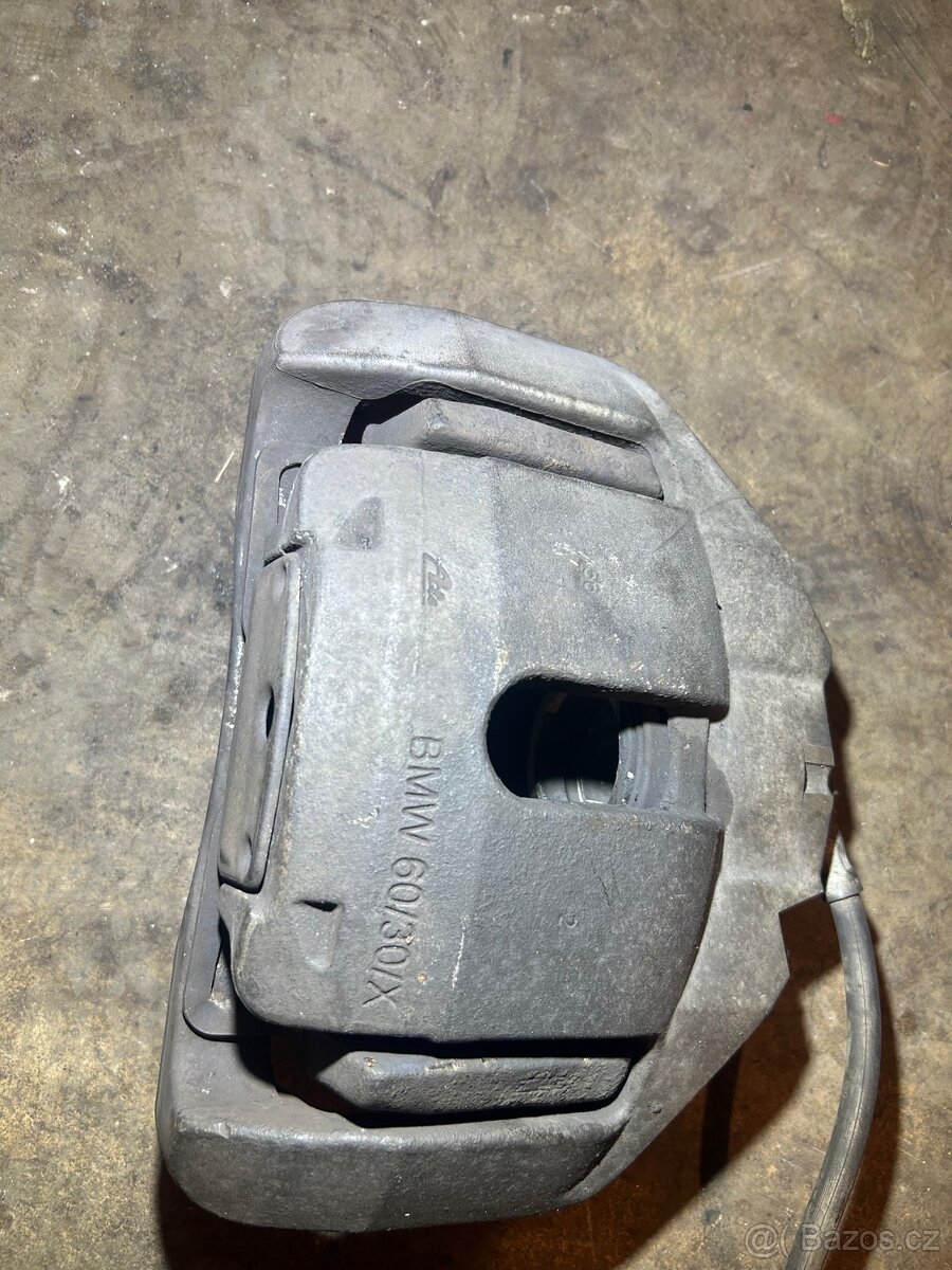 Přední brzdové třmeny - bmw e61 530xd - 3