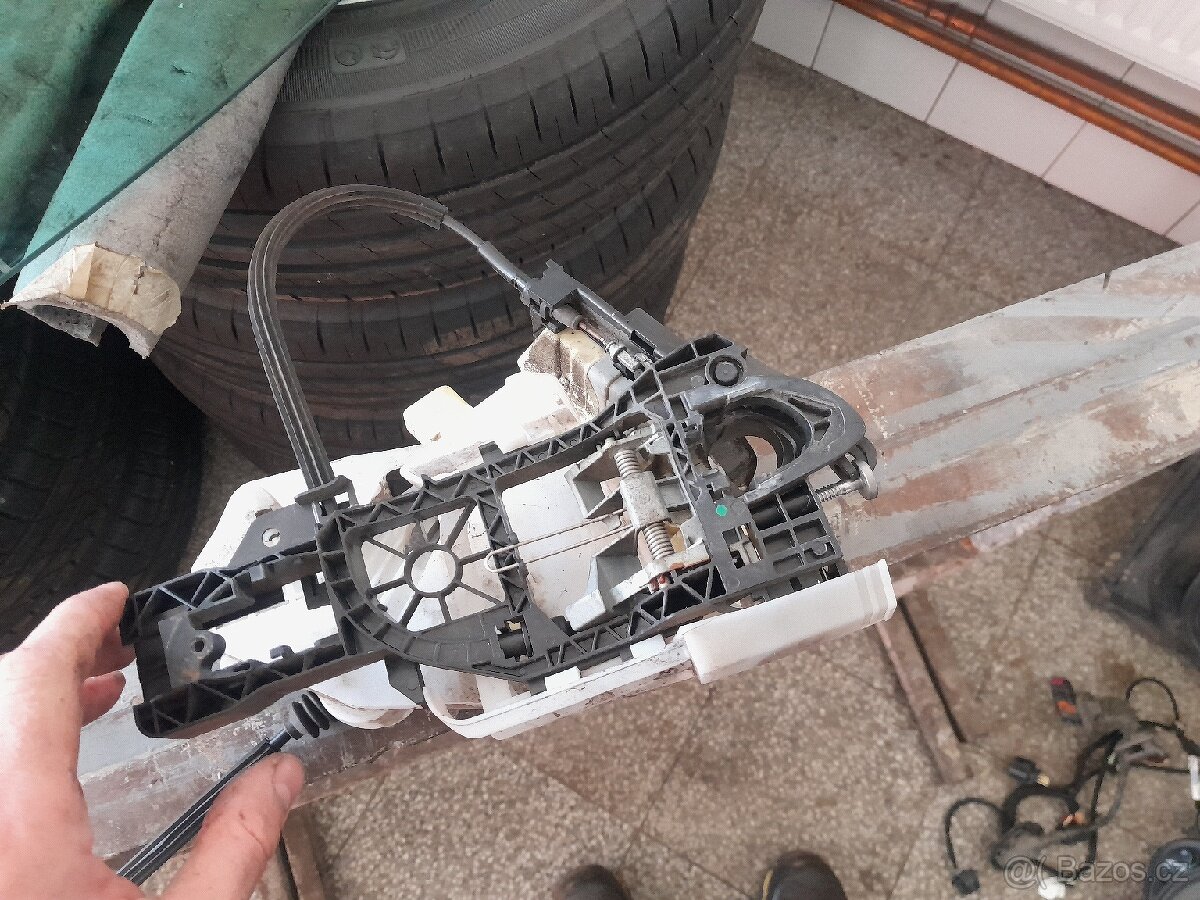 Zámek,klika,motorek,stahovačka VW Passat B6 - 3