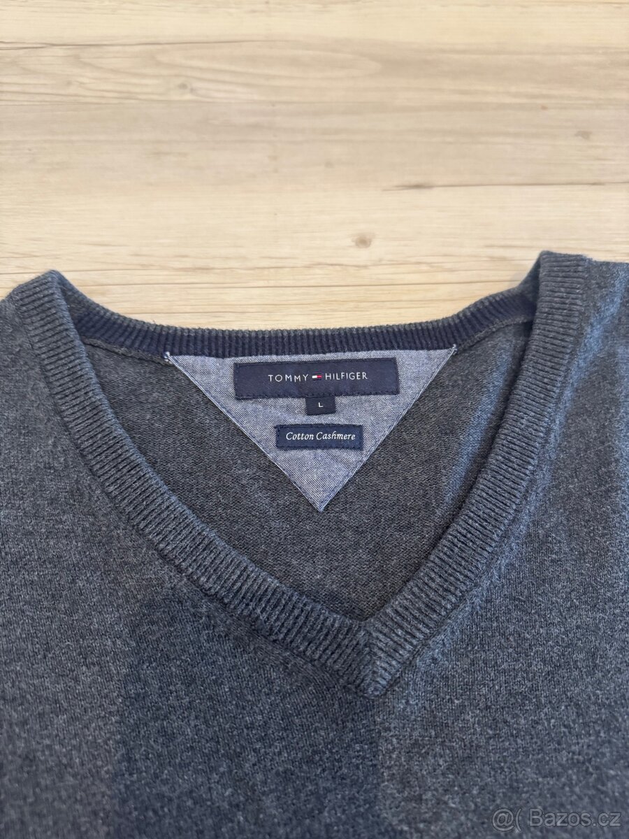 Tommy Hilfiger šedý svetr - 3