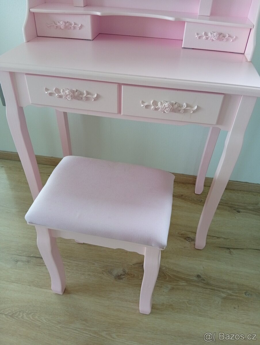 Kosmetický stolek - 3