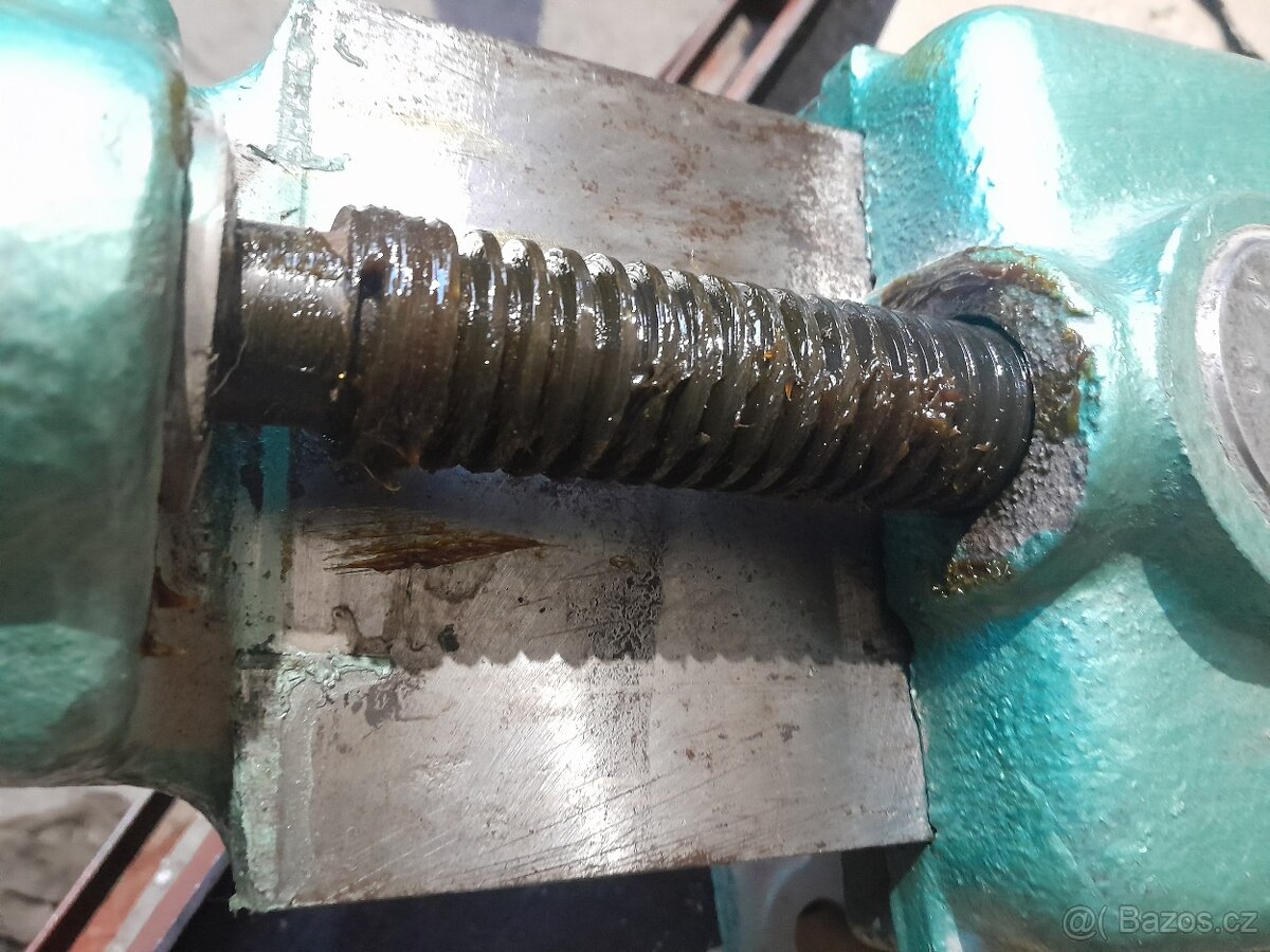 Otočný sklopný strojní svěrák 200mm - 3