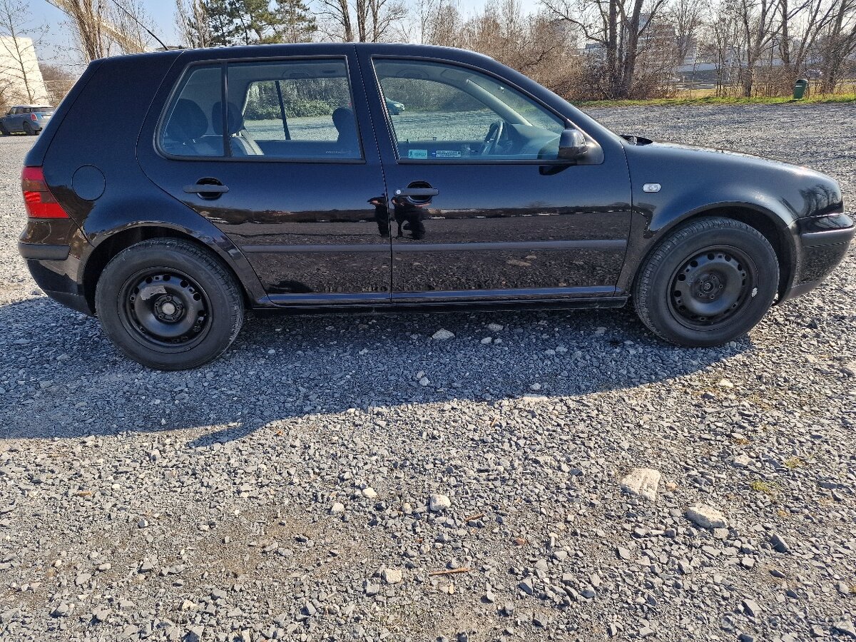 VW Golf 1.6 - 3
