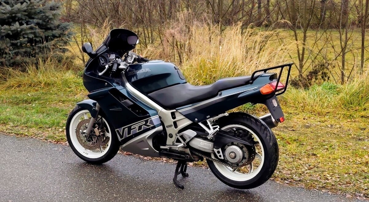 Honda VFR 750 F RC36 - 3