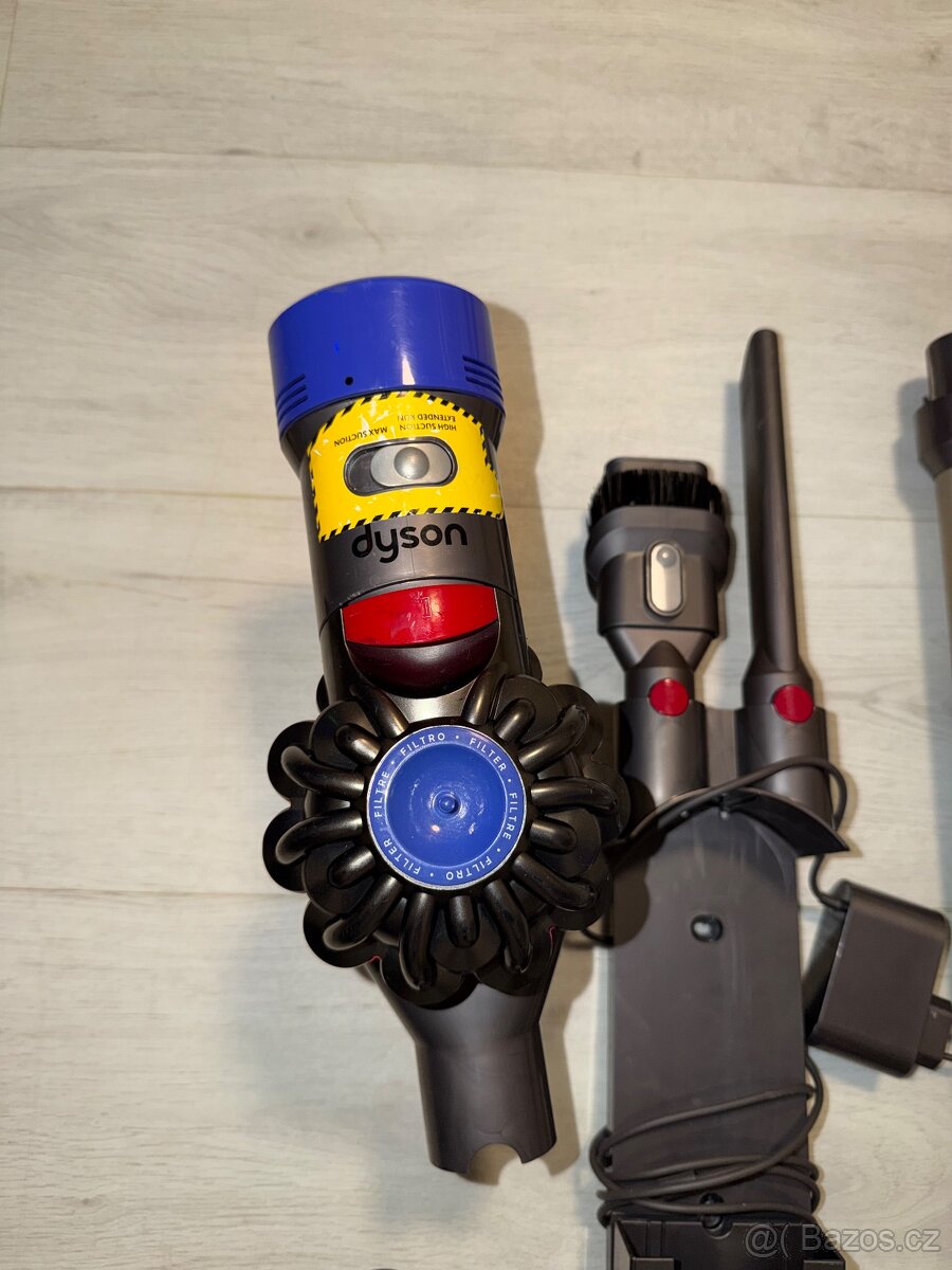 Dyson V8 MotorHead - tyčový vysavač - 3