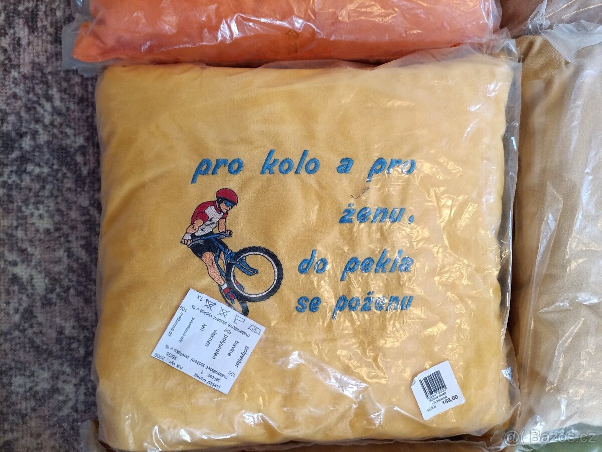 Polštář s výšivkou nový - 3