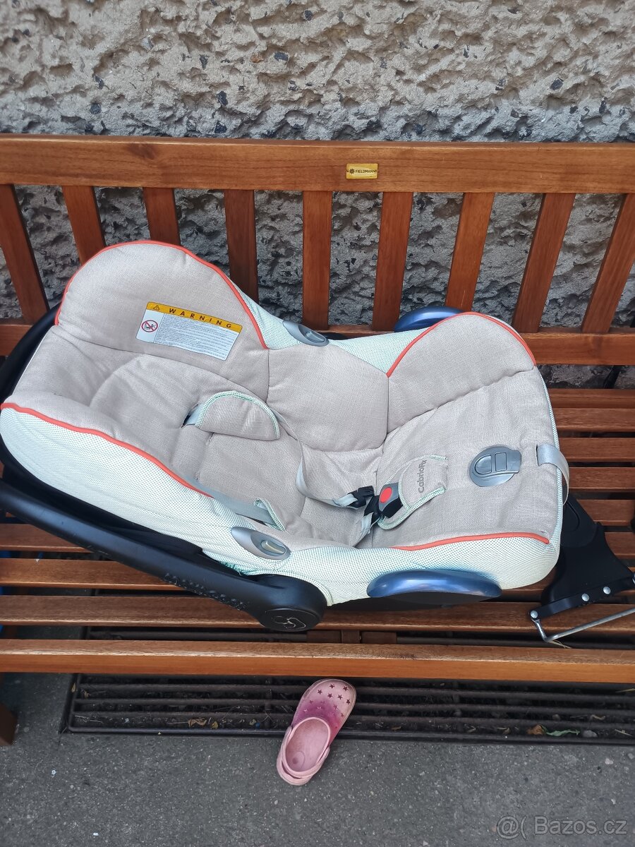 Maxi Cosi Cabrio Fix + adaptéry + fusak - 3