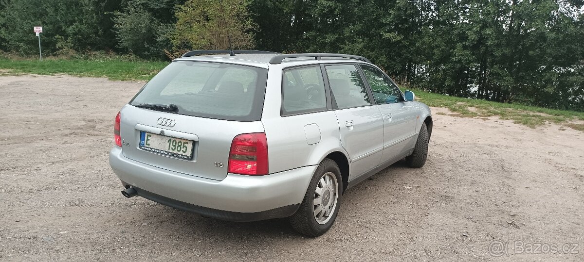Audi A4 1.8i - 3