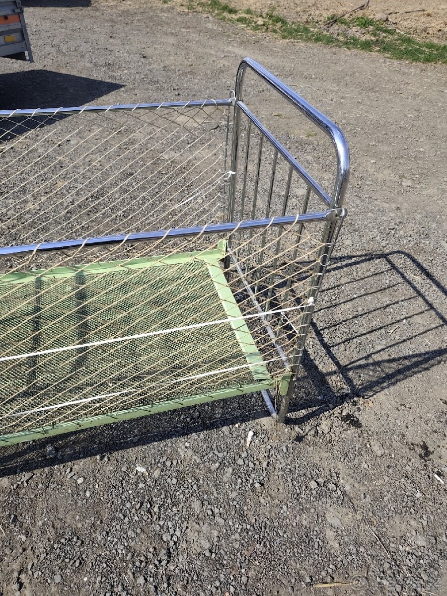 Chromovaná postýlka - 3