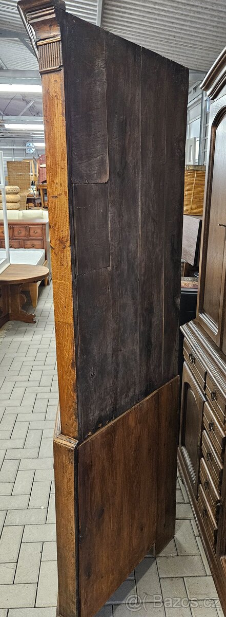 Rohová vitrína masiv - 3