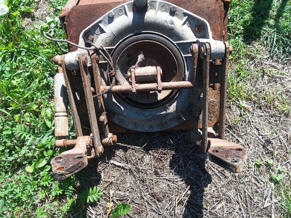 Sedačka Zetor URI - 3