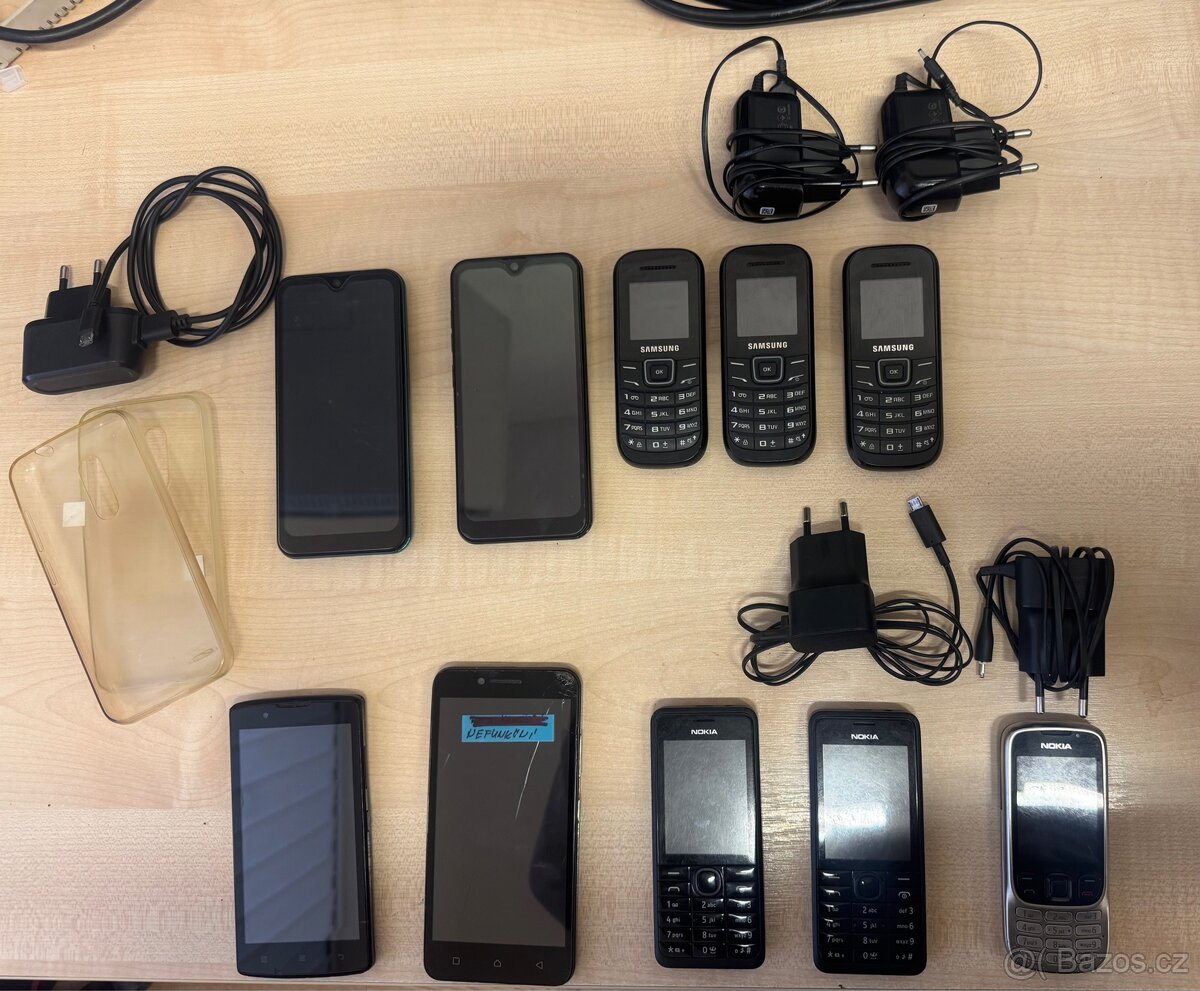 Mix mobilních telefonů (funkční / nefunkční / tlačítkové) - 3