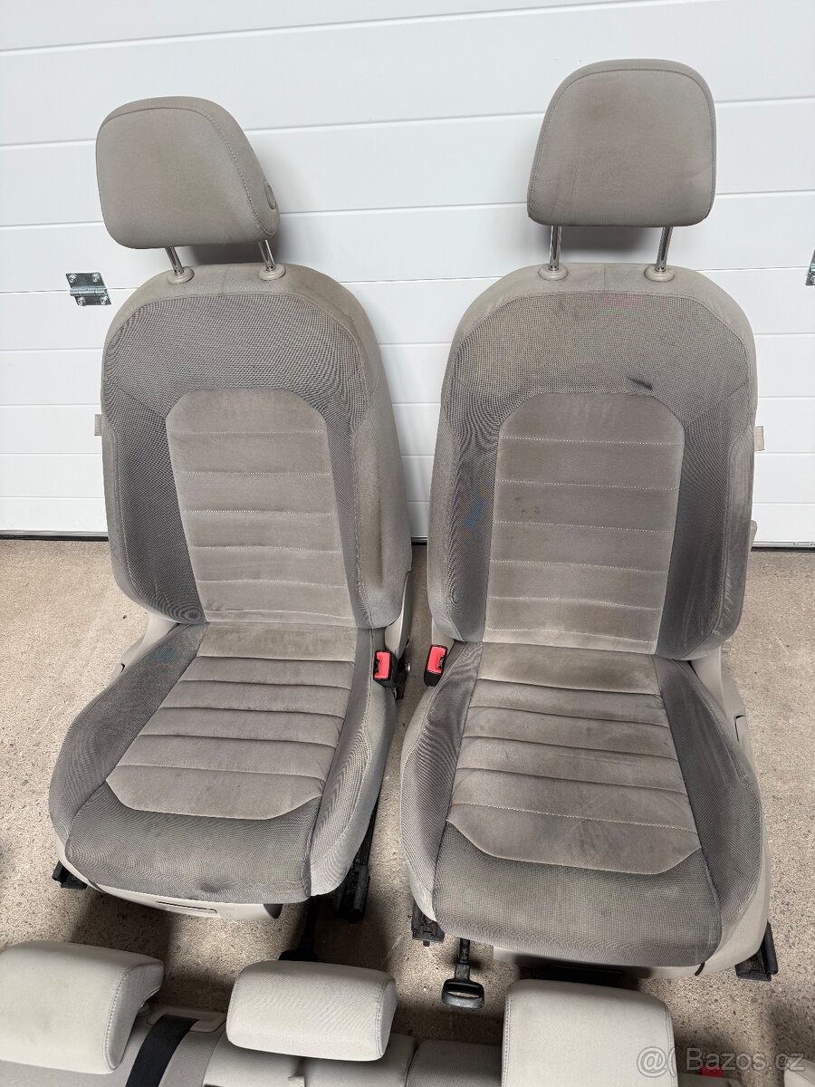 Světlé sedačky Golf 7 - ALCANTARA - 3