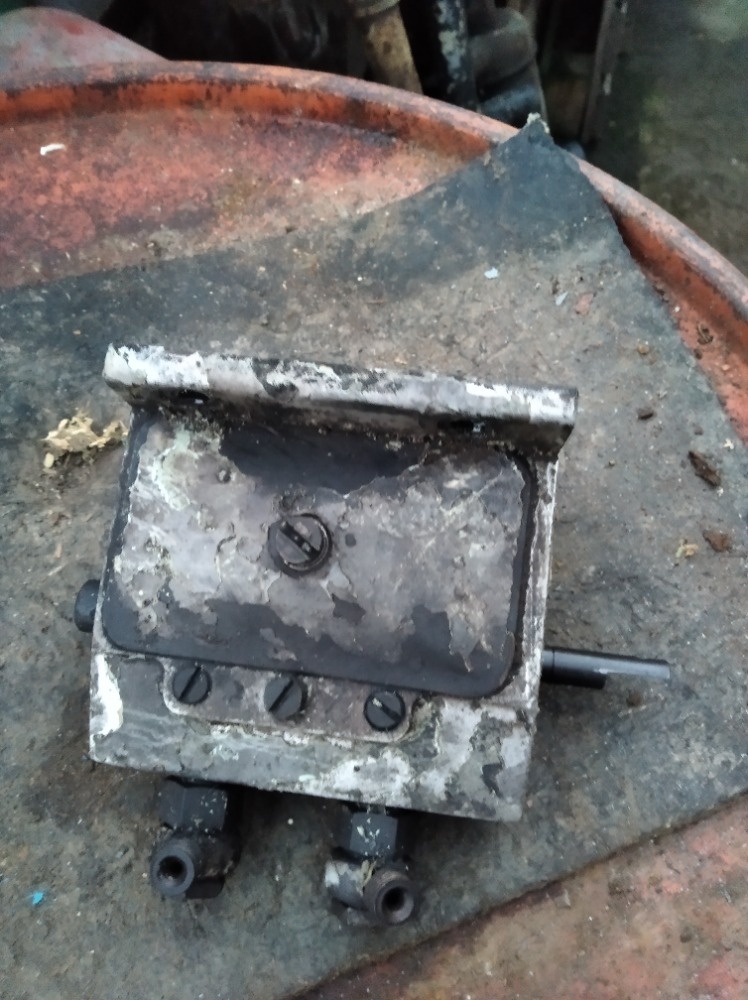 Prodám plně funkční čerpadlo na ZETOR25 - 3