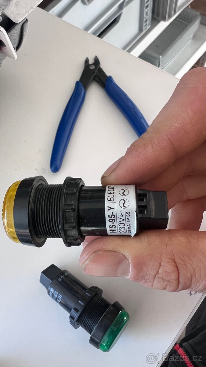 Tlačítka kontrolky - 3