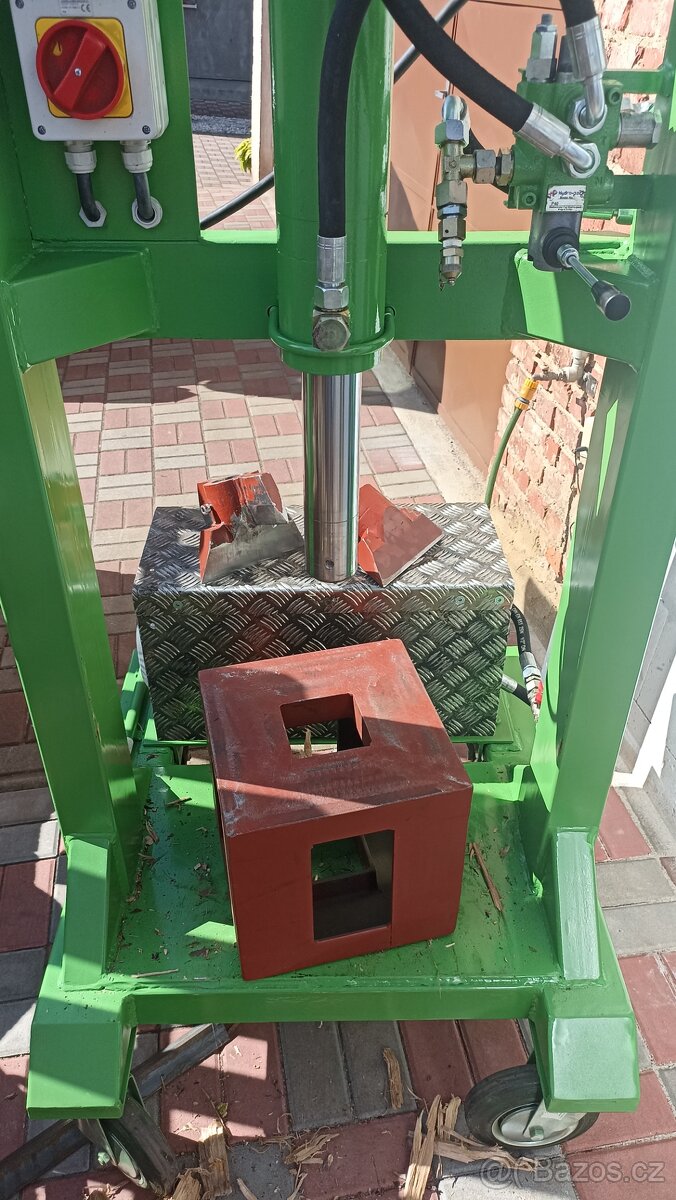 Hydraulický lis štípač - 3