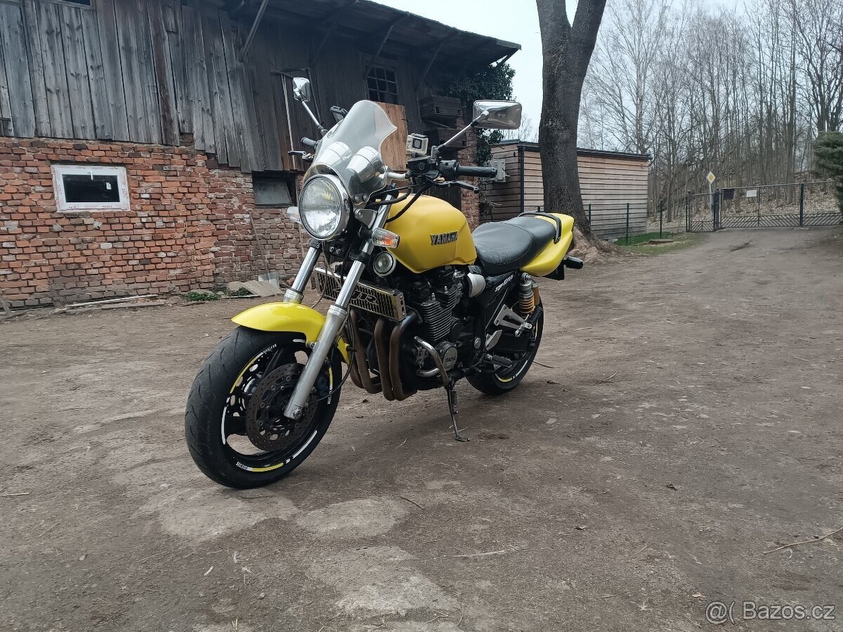 Yamaha XJR - 3