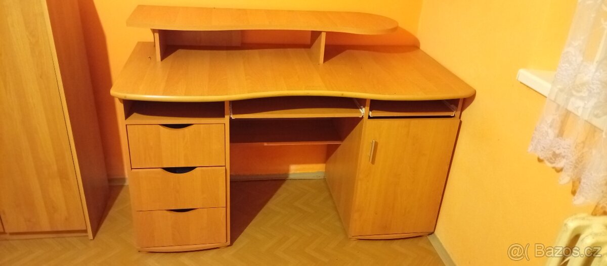 Daruji za odvoz skříně a psací stoly - 3