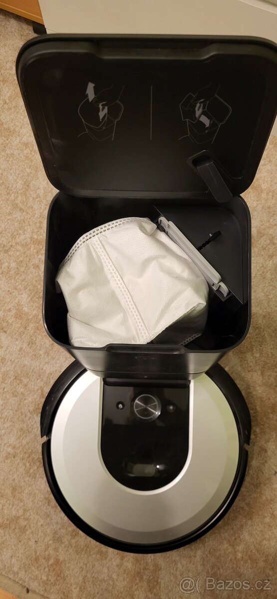iRobot Roomba i7+ se stanicí Clean Base + příslušenství - 3