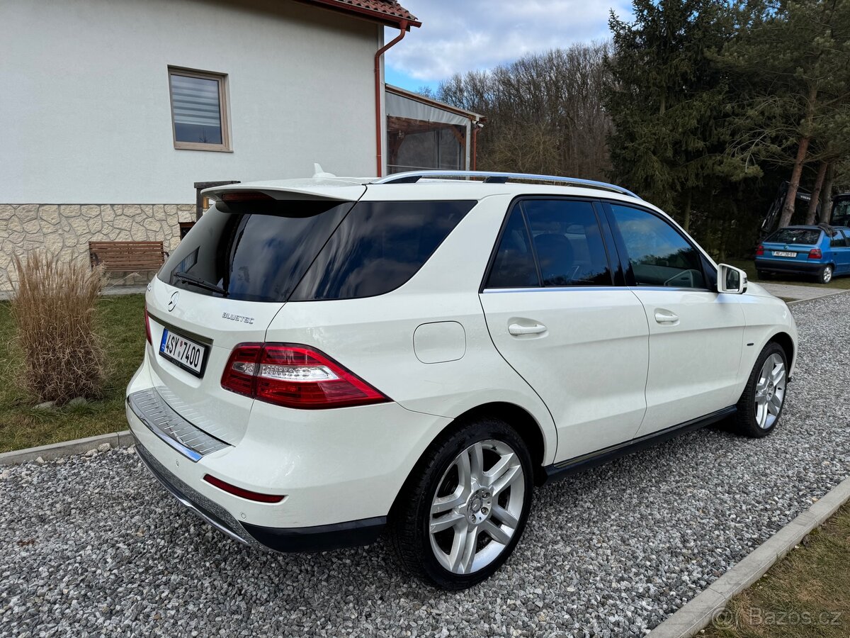 Mercedes-Benz ML350 BlueTec 4matic - 3