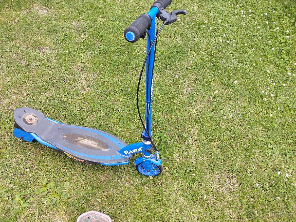 Elektrická dětská koloběžka Razor Power Core - 3