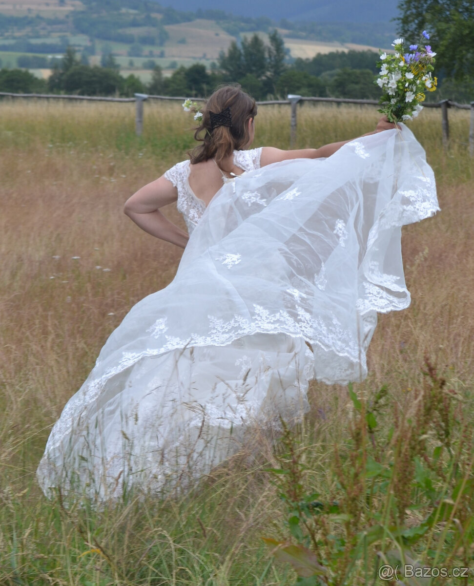 Svatební šaty s vlečkou 40/42 pas 80 cm na cca 160 - 170 cm - 3