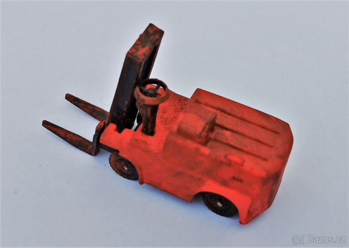 Ještěrka vysokozdvižný vozík. Patinováno. Délka cca 3 cm. - 3