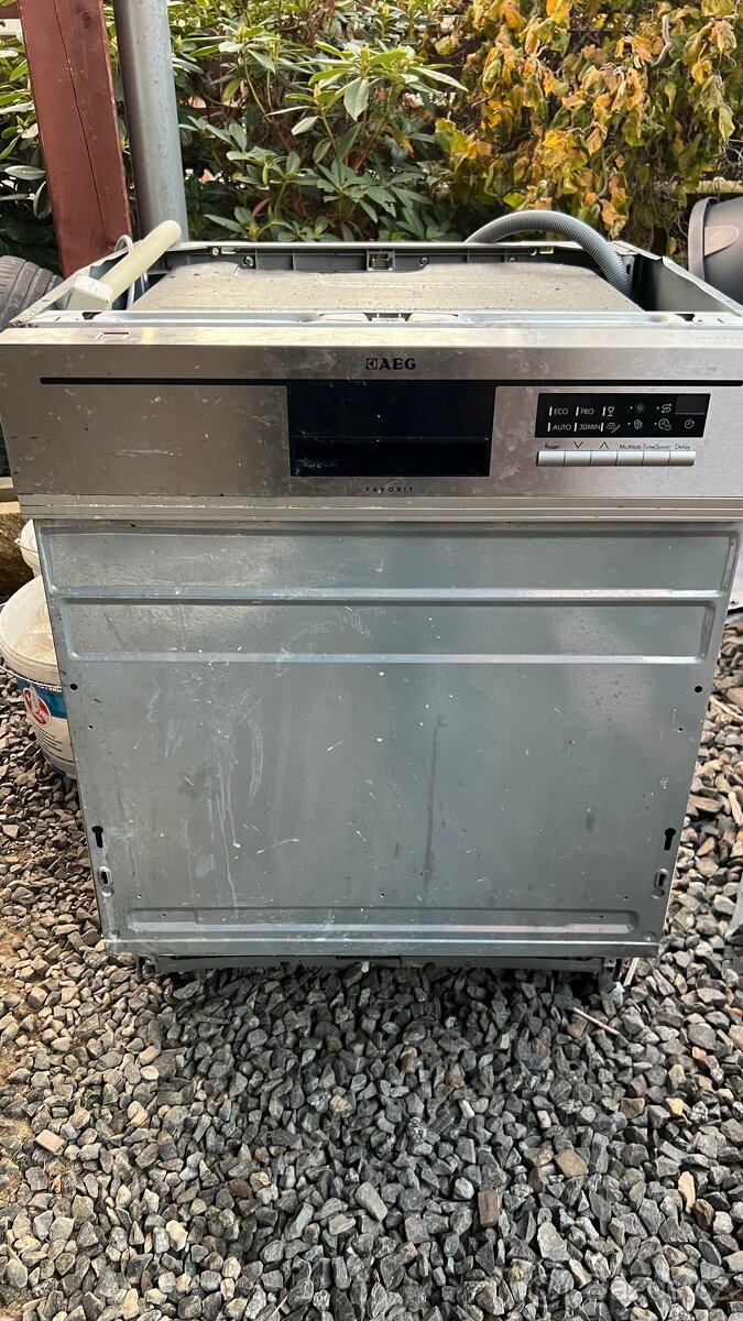 myčka AEG vestavná - 3