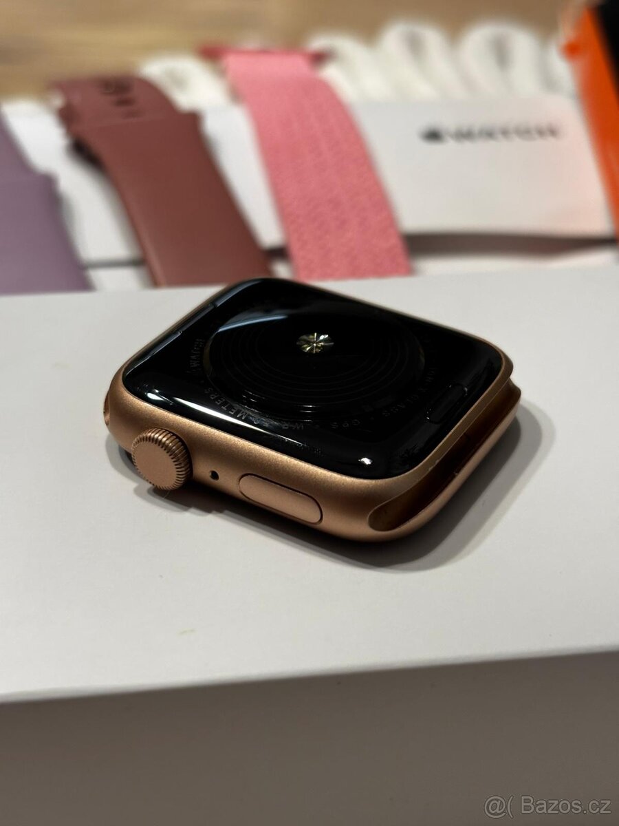 Apple Watch SE (2022) 44mm Gold Aluminum - 3