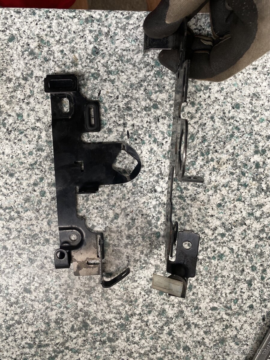 Triumph tiger 800 xcx 2019, držáky na chladič - 3