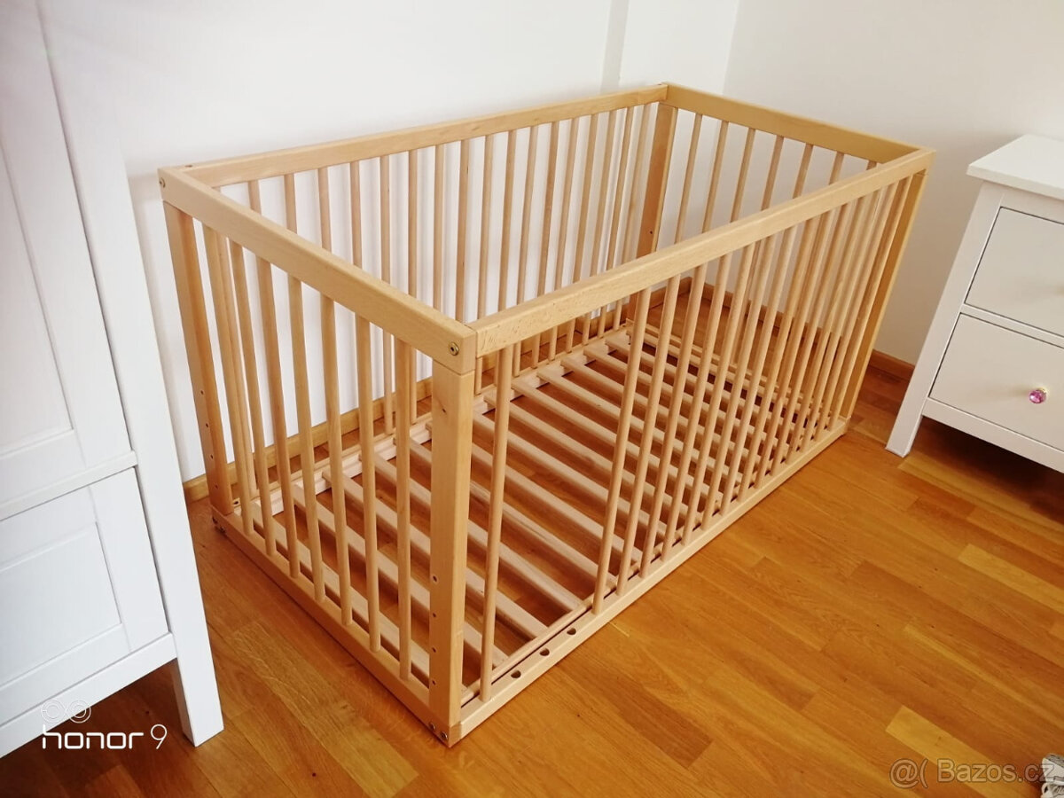 Dětská postýlka (možno na kolečkách) s matrací a mantinelem - 3