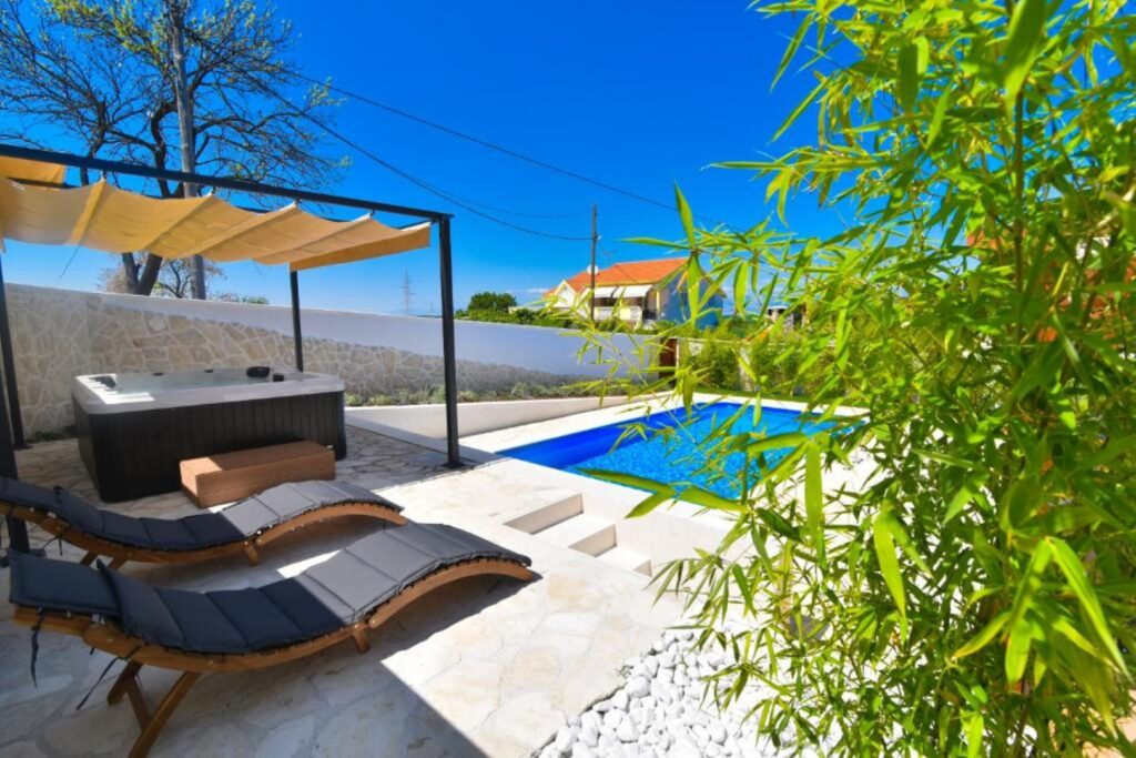 Chorvátsko-Krásny dom s veľkou záhradou, bazénom, saunou - 3