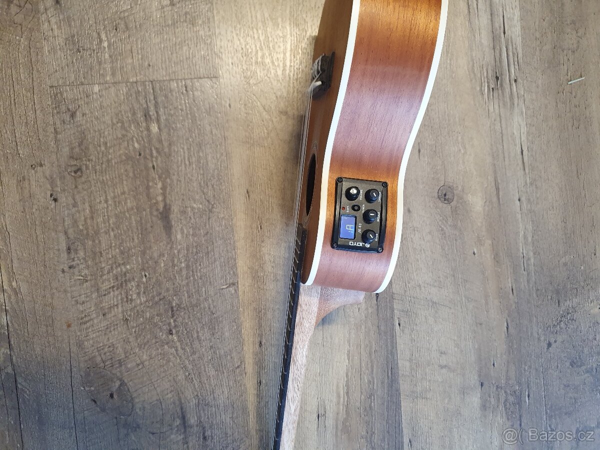 koncertní ukulele Stagg-elektroakustické - 3