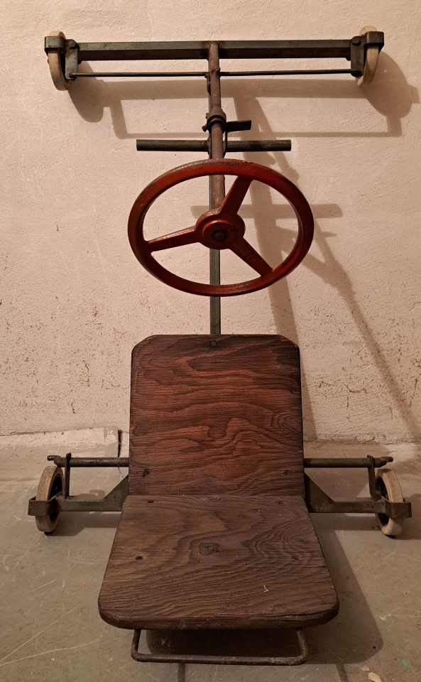 retro motokára z roku 1985 - 3