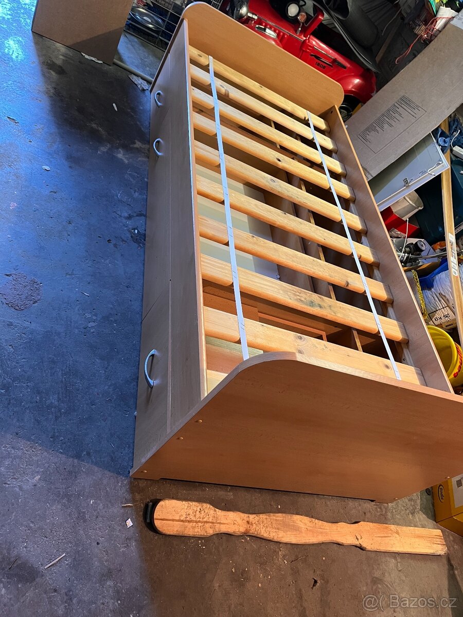 Postel s šuplíky - 3