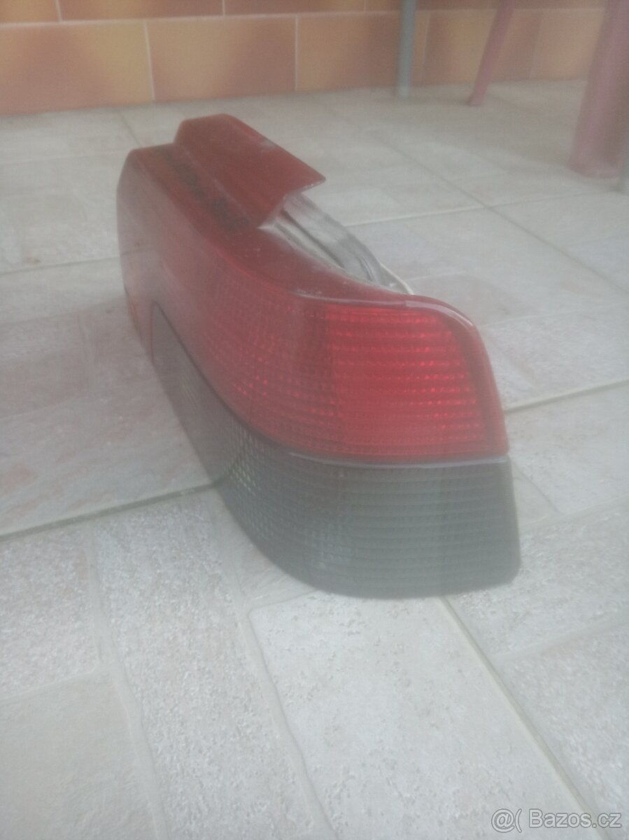 Pravé zadní světlo Peugeot 309 - 3