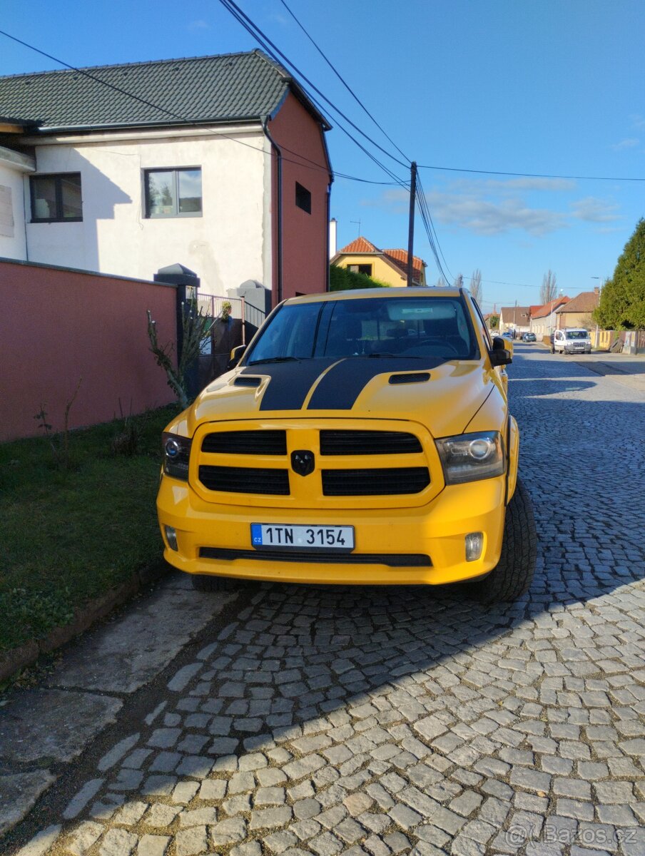 Dodge ram 5.7Hemi  najeto 53000KM
