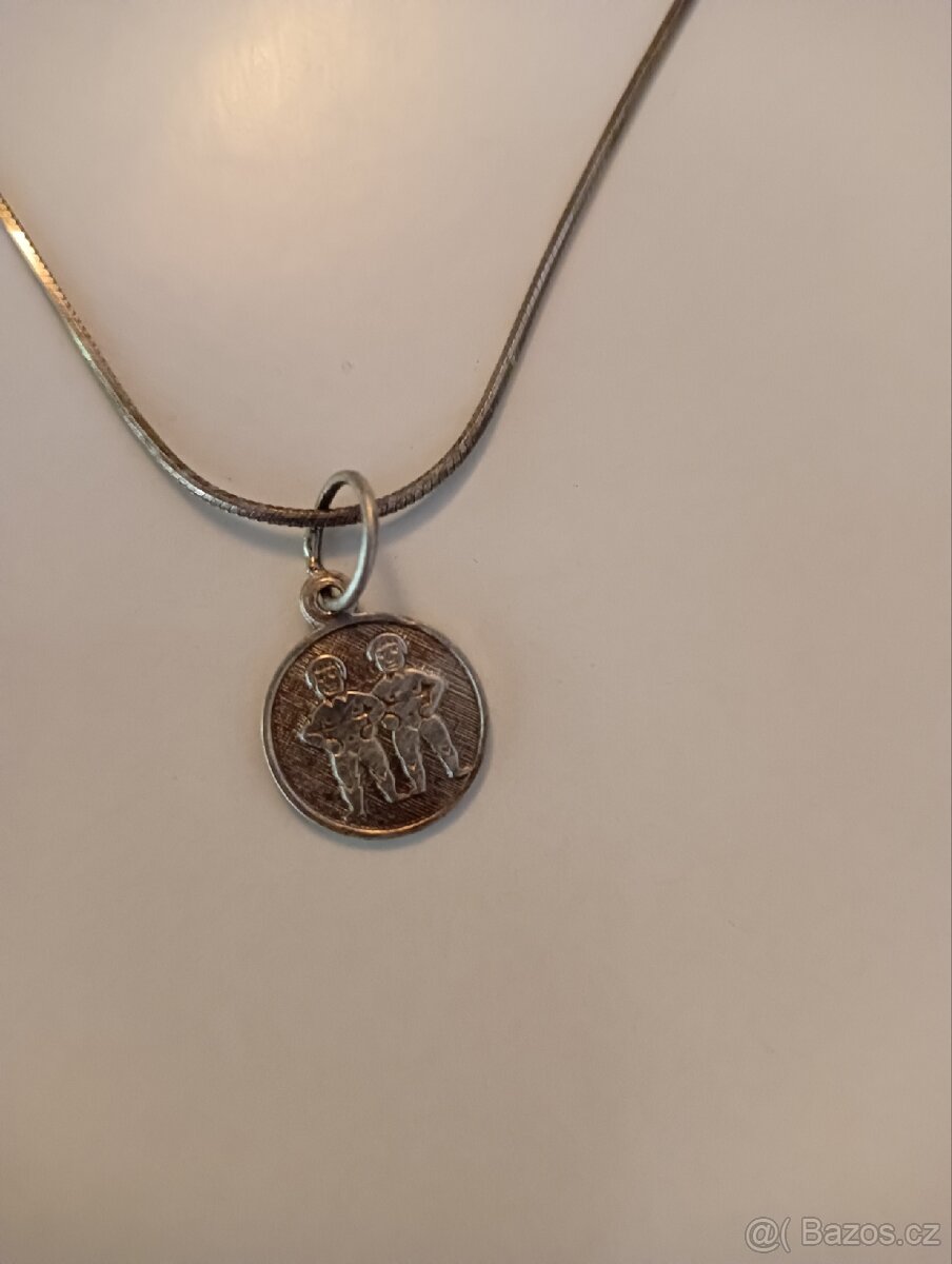 Prodám plný hladký stříbrný řetízek s přívěskem - 3