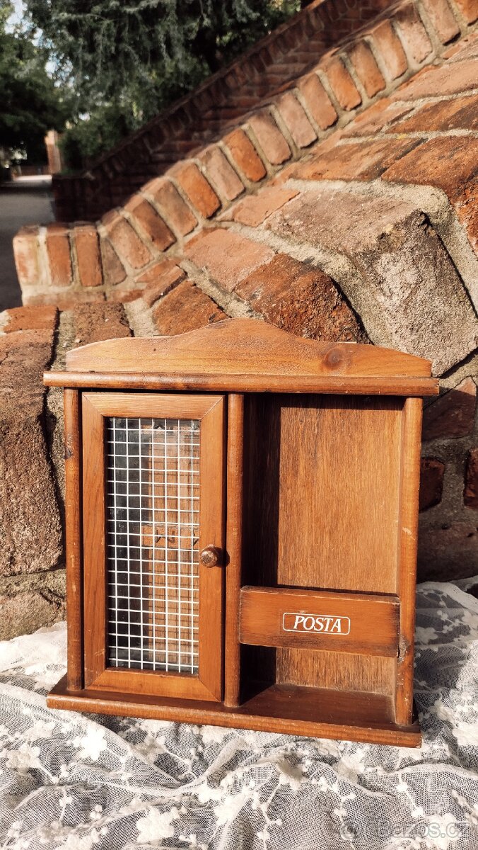 Skříňka italská na poštu a klíče - 3