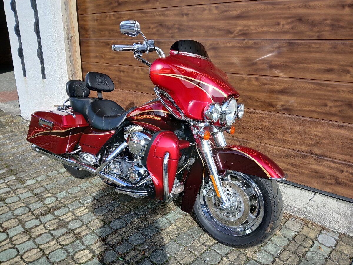 Harley-Davidson FLHTCUSE4 Ultra CVO 103 - 3