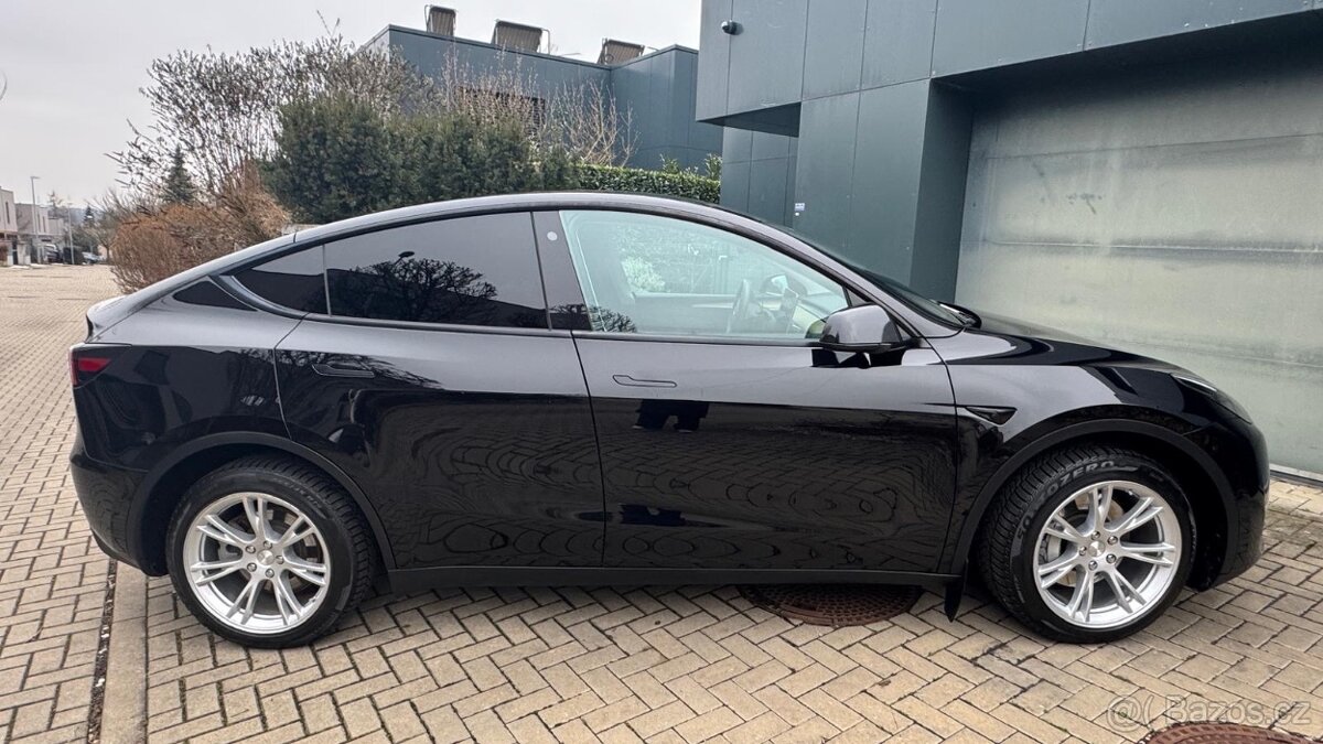 Tesla Model Y, Dual motor - 3