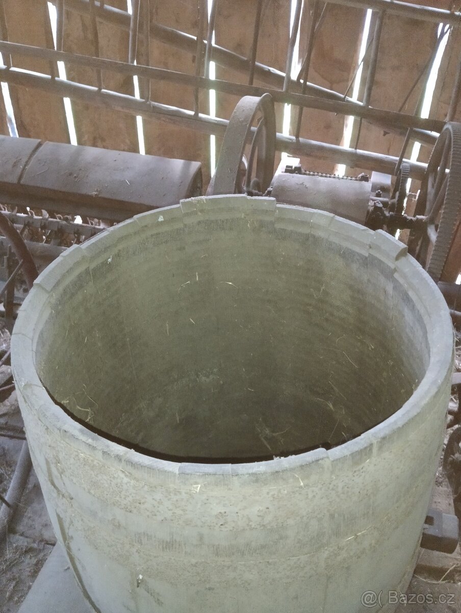 Stary dřevěný sud - 3