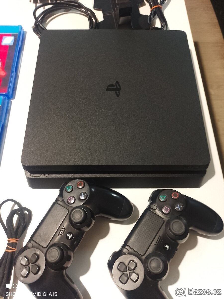 Playstation 4 Slim - 3