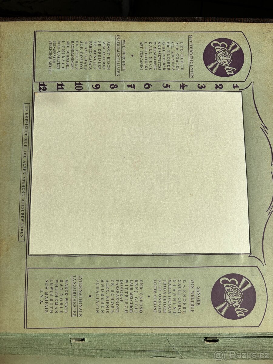 Sada vinylových desek v knize - 3