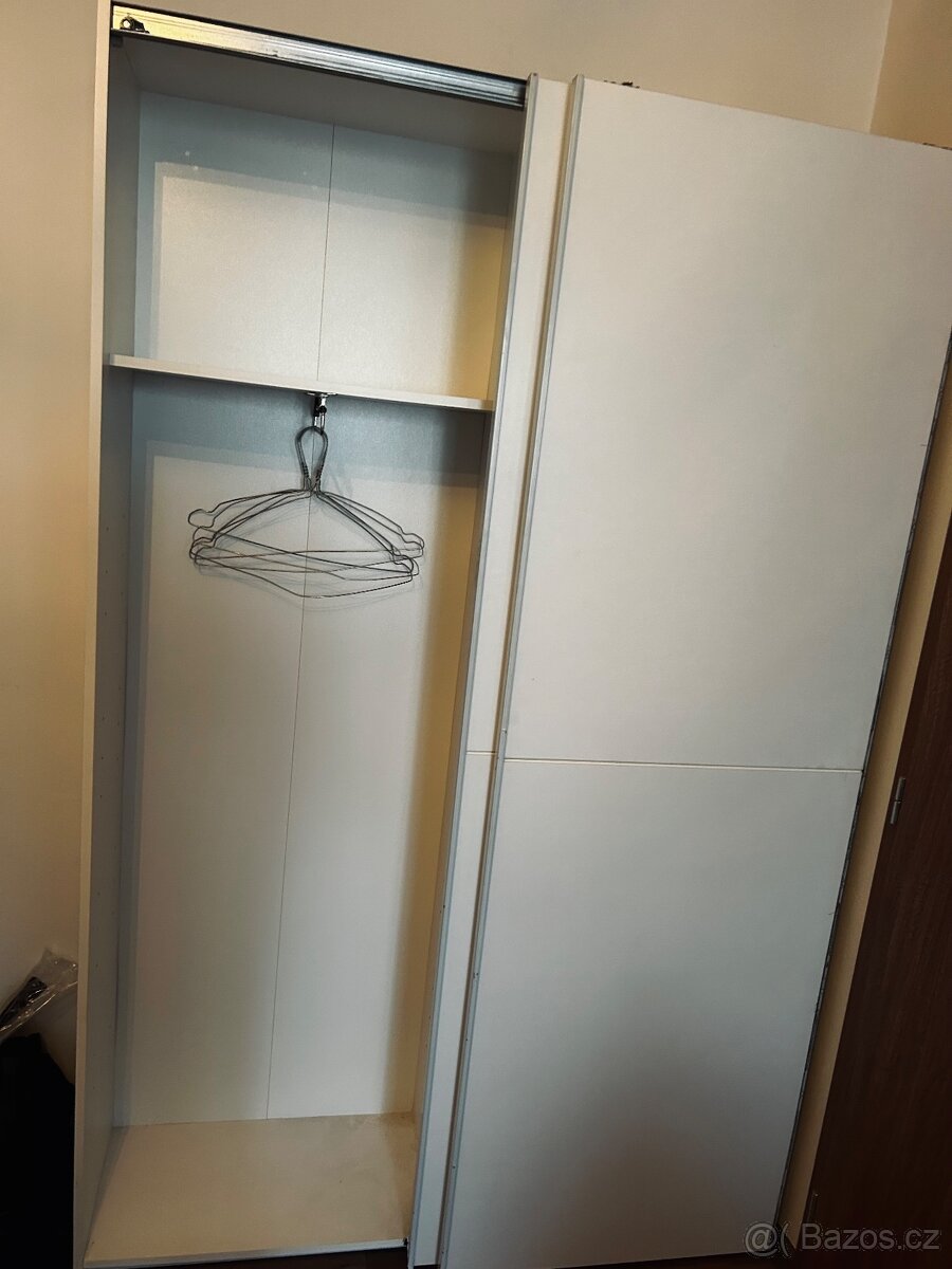 Šatní skříň - 3