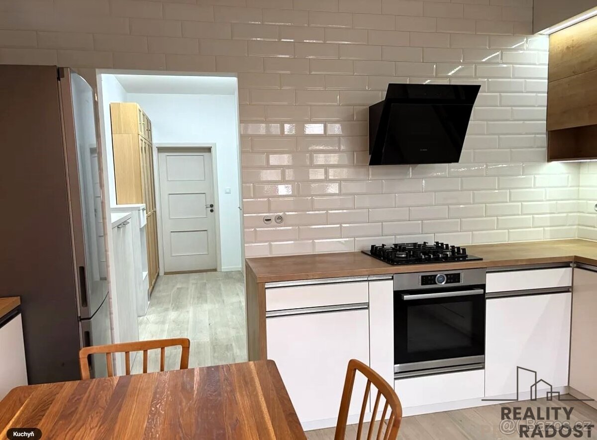 Pronájem bytu 2+1 70 m² s balkónem, ul. Musílkova, Praha - K - 3