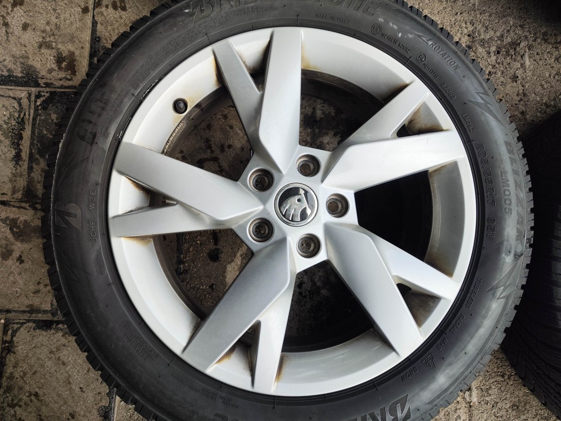 17"zimní alu sada Lyra 5x112 origo Octavia 4 Leon 4 Golf 8 - 3