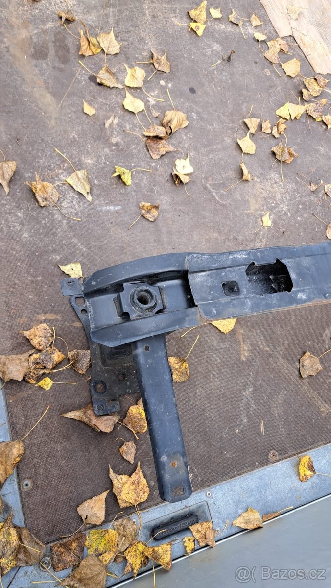 3G0 807 111 VW Passat B8 Výztuha předního nárazníku - 3