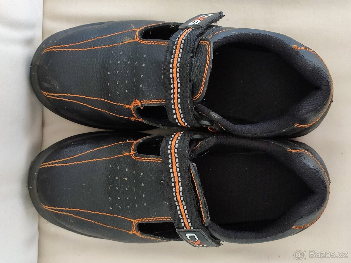 Boty černé pracovní vel.37 polobotky mokasíny kus 100,- - 3