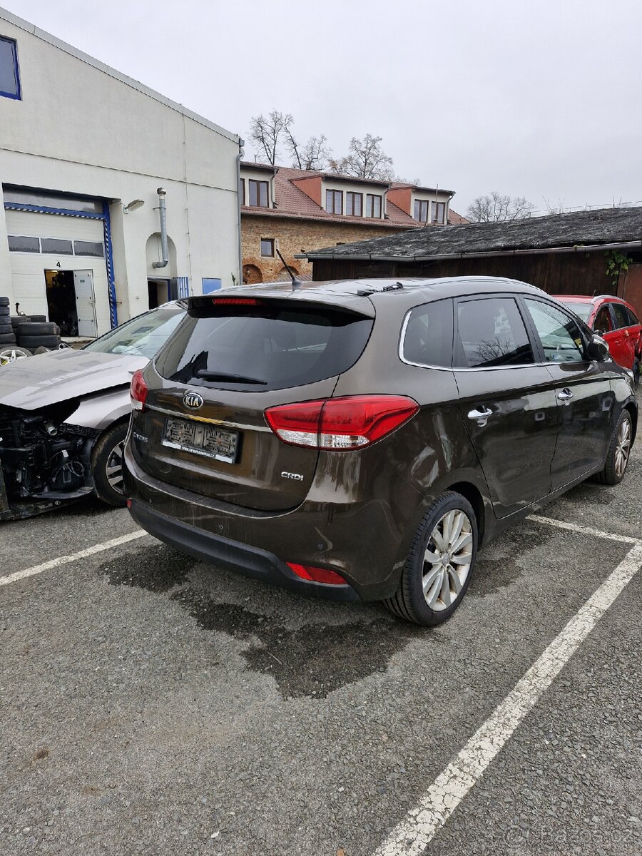 Kia Carens - 3
