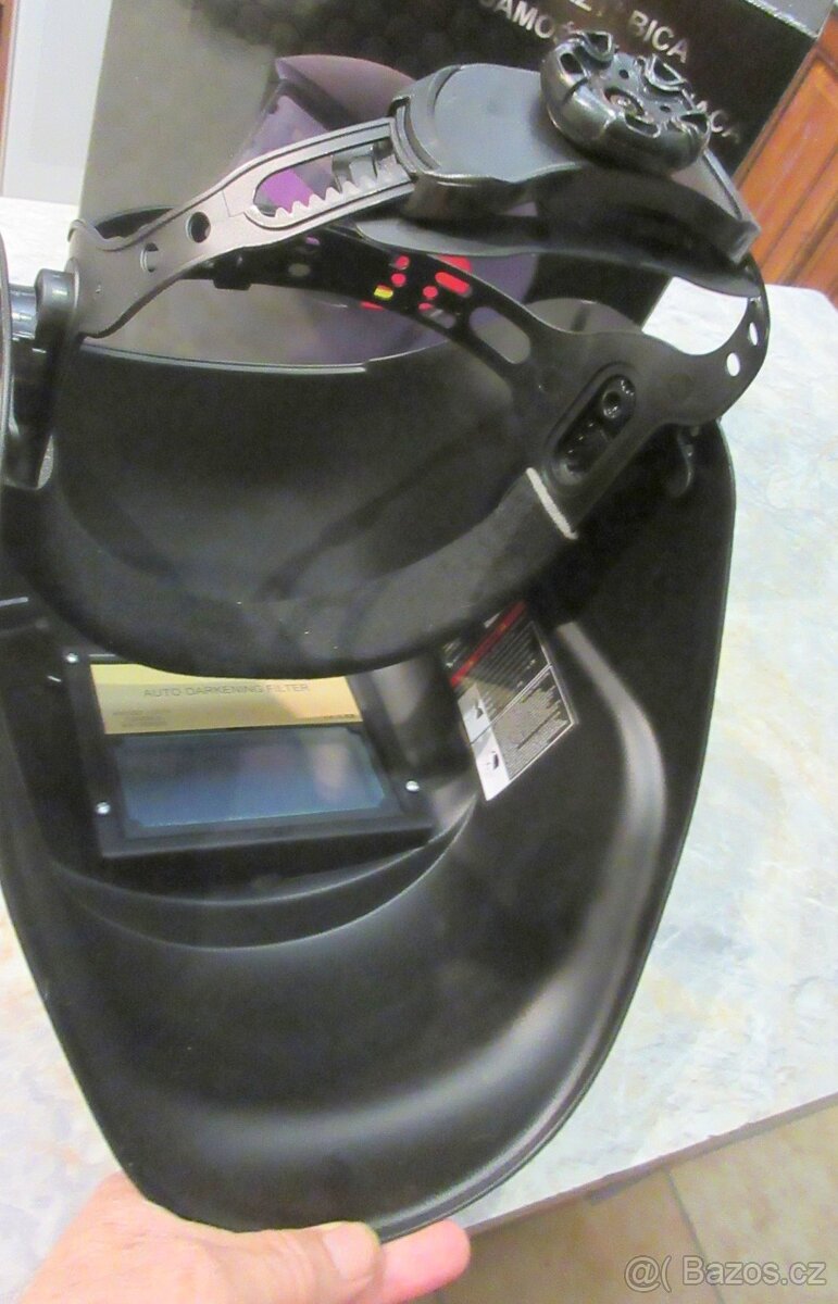 Svářečská samostmívací kukla černá Marpol - 3